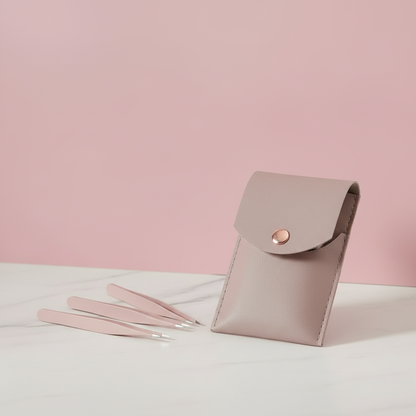 Tweezers Flat Lay – Closed Pouch